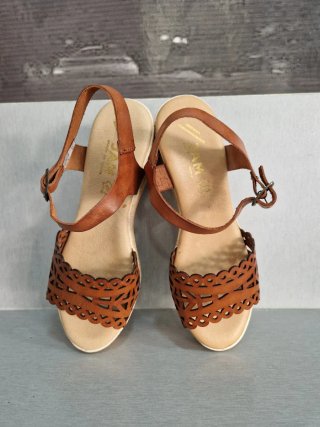 Sandalias Cuero Talla 37 nuevas cuña 6cm