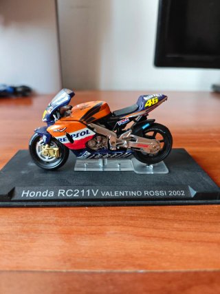 Moto Honda RC211V Valentino Rossi 2002