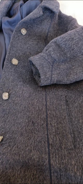 Vendo abrigo largo gris y azul.