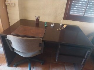 Escritorio de madera con silla de regalo