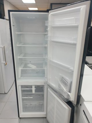 Nevera Gorenje Negra ,1.80m x 54cm  Nueva con tara