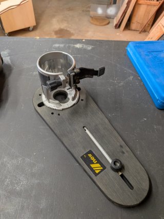 Fresadora Makita RT702C + Accesorios