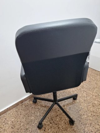Silla de oficina giratoria negra