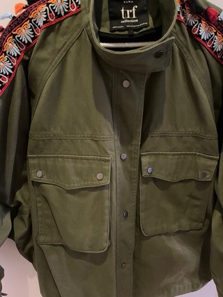 Chaqueta parka Zara TRF bordada con borlas multico