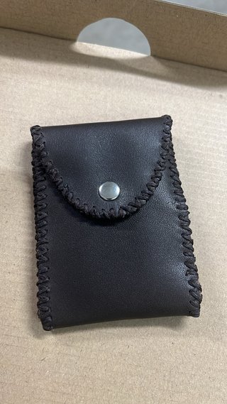 Cartera artesanal de cuero marrón