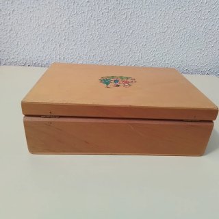 Antigua caja de madera/Costurero infantil
