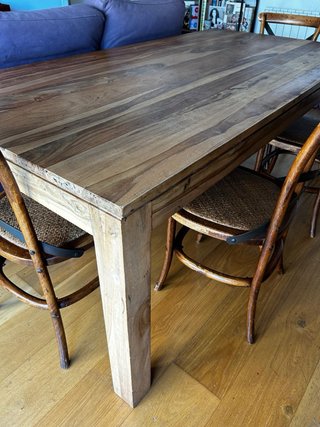 Mesa de comedor de madera grande