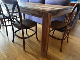 Mesa de comedor de madera grande