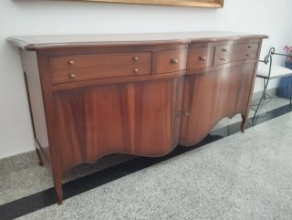 Mueble bajo de madera