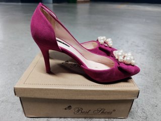 Zapatos de tacón rosa/morado con perlas