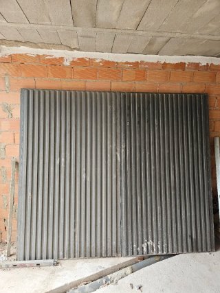 Puerta de garaje metálica
