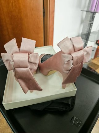 Zapatos de tacón rosa palo con lazo 39