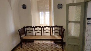 Banco de madera y ratán