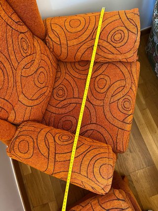 Pareja de sillones naranjas con estampado