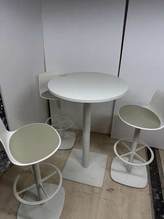 Mesa alta redonda y 3 banquetas blancas