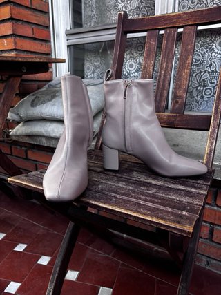 Botines beige tacón cuadrado