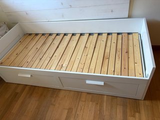 Cama infantil blanca adaptable con cajones
