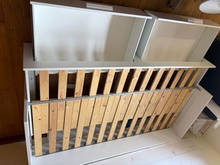 Cama infantil blanca adaptable con cajones