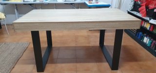 Mesa Comedor Madera Clara y Patas Negras