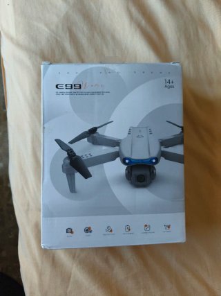 Dron E99 PRO con maletín y 3 baterías