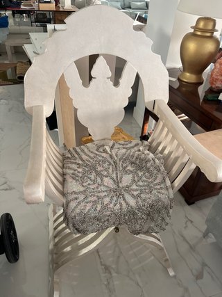Silla Decorativa Plateada y Blanca