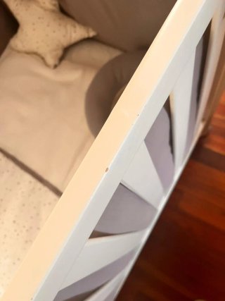 Cuna de madera con colchón