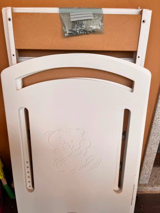 Cuna de madera con colchón