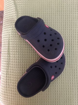 Crocs niño talla J2 (33-34)