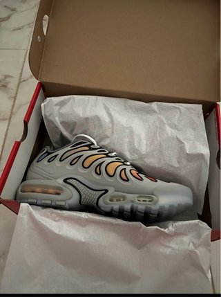 Zapatillas Nike Air Max TN grises y rojas