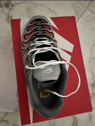 Zapatillas Nike Air Max TN grises y rojas