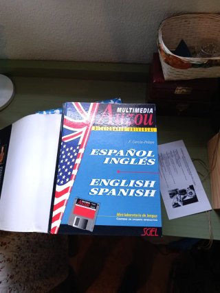 Diccionario universal español-inglés, english-s...