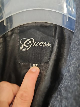 Abrigo Guess gris oscuro