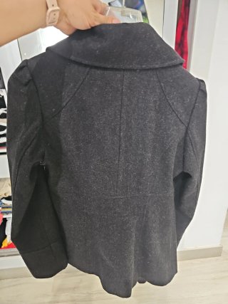 Abrigo Guess gris oscuro