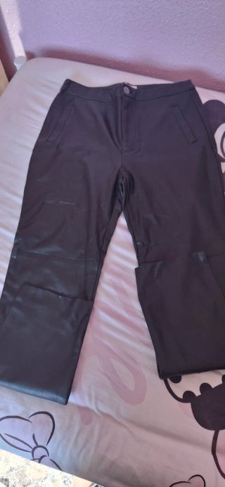 Pantalón cuero negro