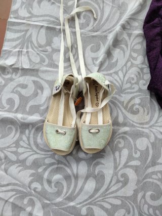 4 Minifaldas, Short, Vestido fiesta y sandalias