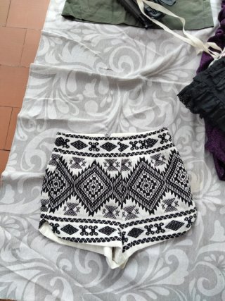 4 Minifaldas, Short, Vestido fiesta y sandalias