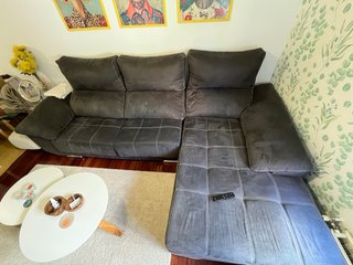 Sofá modular gris oscuro con cheslong a la derecha