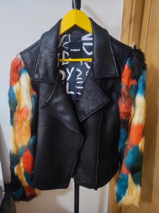 Chaqueta Desigual Biker Negra Mangas Multicolor