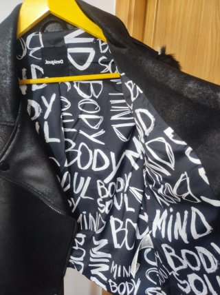 Chaqueta Desigual Biker Negra Mangas Multicolor