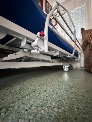 Cama articulada eléctrica con barandillas