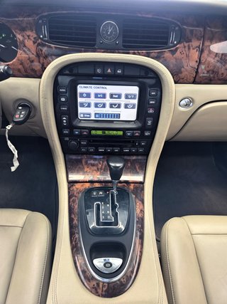 Jaguar XJ XJ6 2.7D V6 Executive 4p. Auto