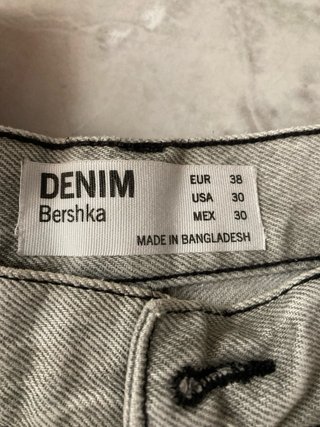 Bershka Jeans Denim Strappati Grigio