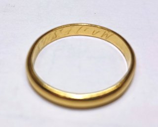 Anillo Oro 18K Grabado MA Jesús 9-6-82