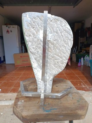 Escultura de piedra abstracta