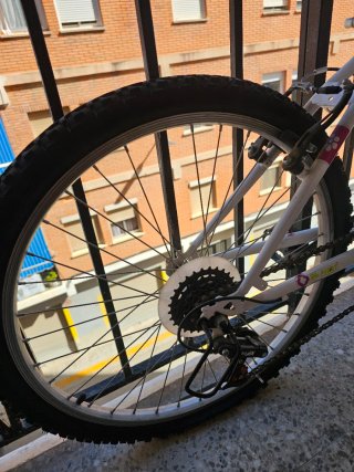 Bicicleta infantil Denbike 24 blanca
