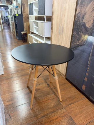 Mesa redonda negra con 4 sillas