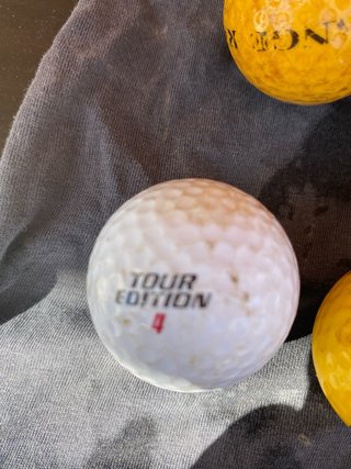 Bolas de Golf Amarillas y Blancas