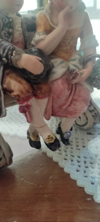 Figura antigua de porcelana.