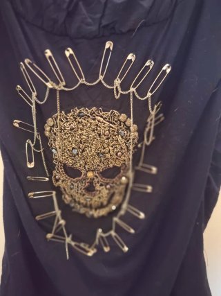 Camiseta negra tirantes calavera metal