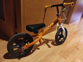 Bici sin pedales naranja